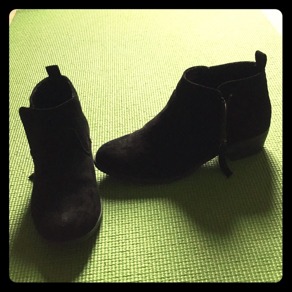 Arizona ankle boots.Side zipper.
